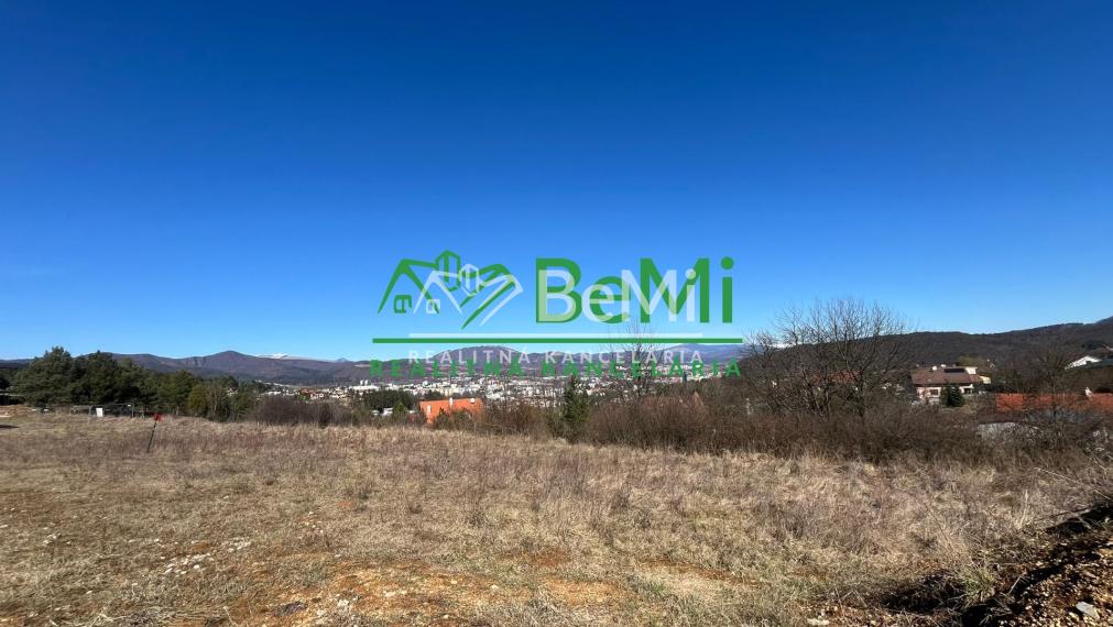 Stavebný pozemok 1208 m2, výhľad na mesto, Banská Bystrica