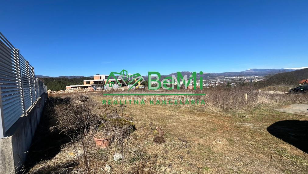 Stavebný pozemok 1208 m2, výhľad na mesto, Banská Bystrica