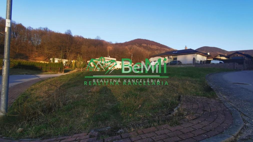 Slnečný pozemok v obci Cígeľ (021-14-ZUPIa)