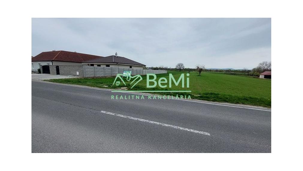 Exkluzívne - predaj veľký stavebný pozemok v obci Rakovice