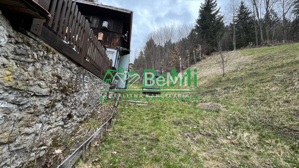 Záhrada s chatkou, 2202 m2, Špania Dolina