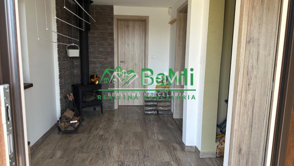 Predaj krásnej rekreačnej chaty priamo na lyžiarskom svahu – Bezovec, Nová Lehota 010-13-MIKUa