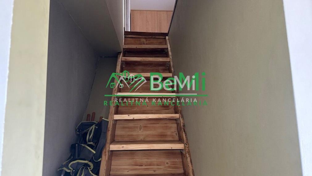 Predaj krásnej rekreačnej chaty priamo na lyžiarskom svahu – Bezovec, Nová Lehota 010-13-MIKUa