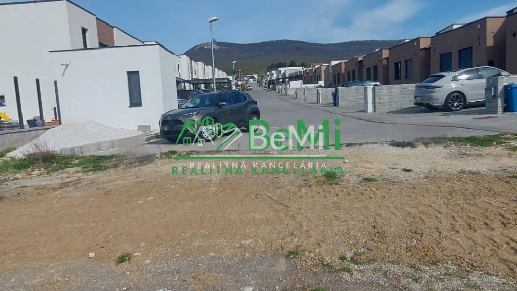 Predaj stavebný pozemok Nitrianske Hrnčiarovce (211-14-JUF)