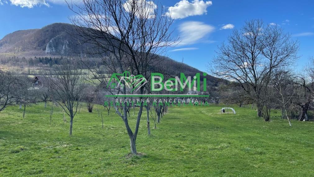 011-14-MIKUa - Ponúkame na predaj jedinečný stavebný pozemok v obci Plevník-Drienové