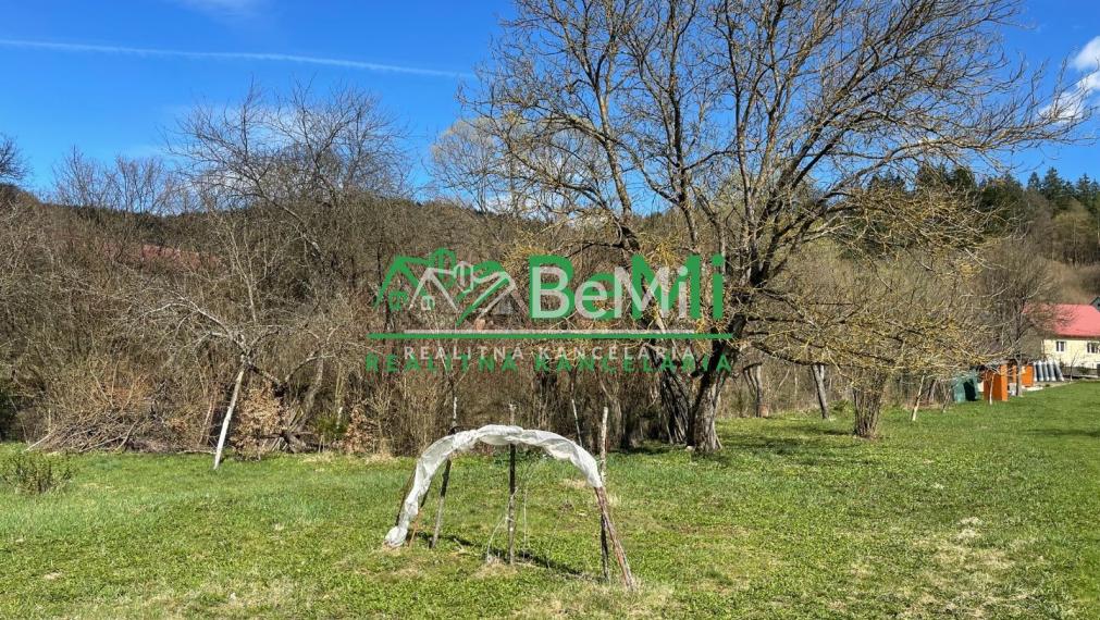 Ponúkame na predaj jedinečný stavebný pozemok v obci Plevník-Drienové 012-14-MIKUa