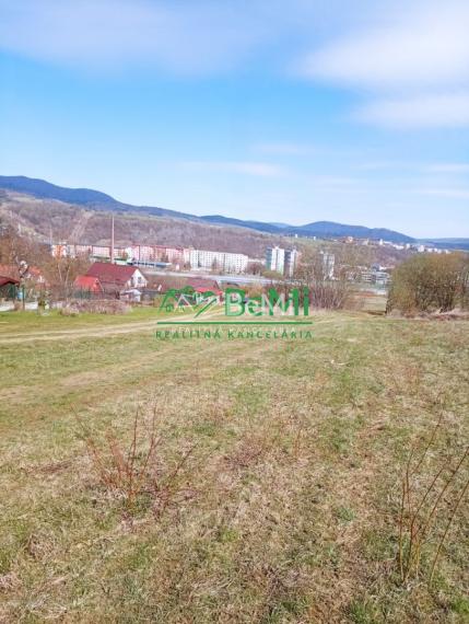 Na predaj rekreačný pozemok, so stavebným investičným potenciálom