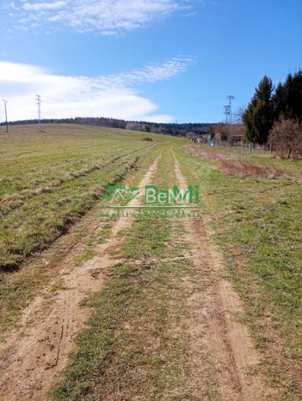 Na predaj rekreačný pozemok, so stavebným investičným potenciálom