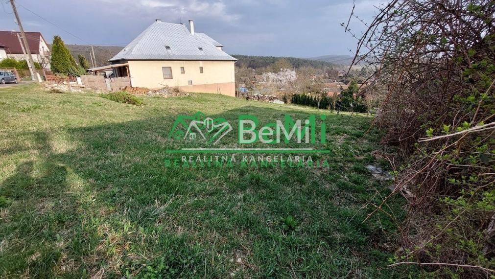 Exkluzívne na predaj stavebný pozemok v obci Brezolupy