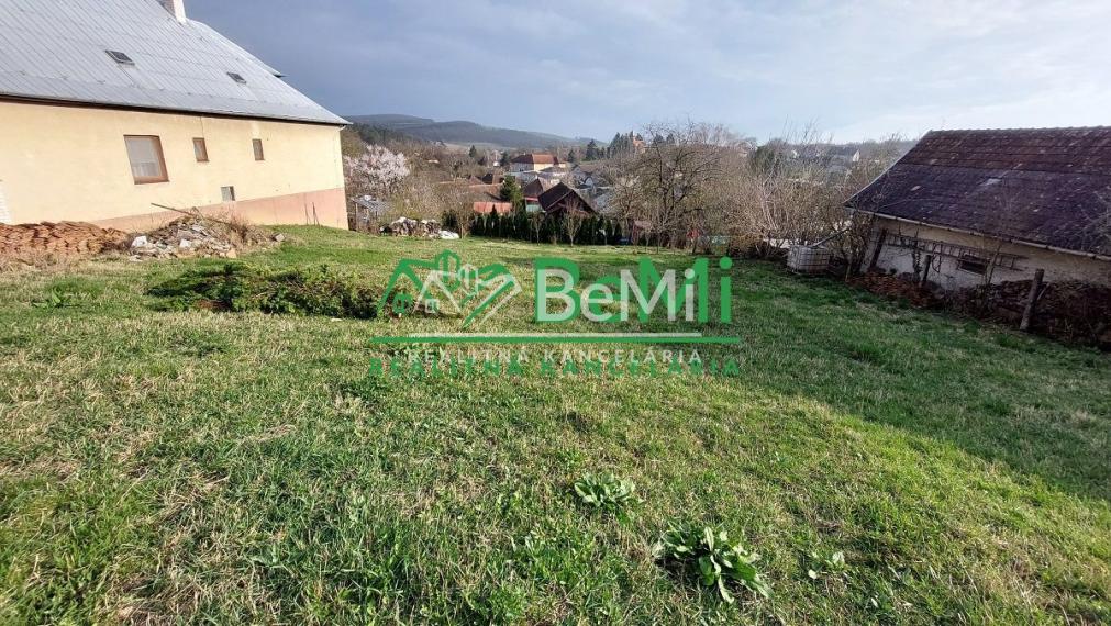 Exkluzívne na predaj stavebný pozemok v obci Brezolupy