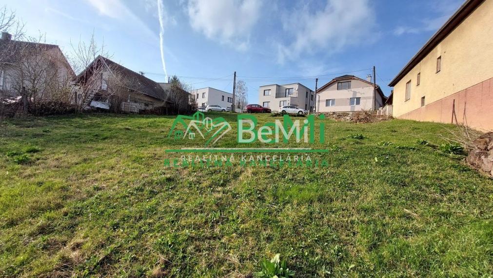 Exkluzívne na predaj stavebný pozemok v obci Brezolupy