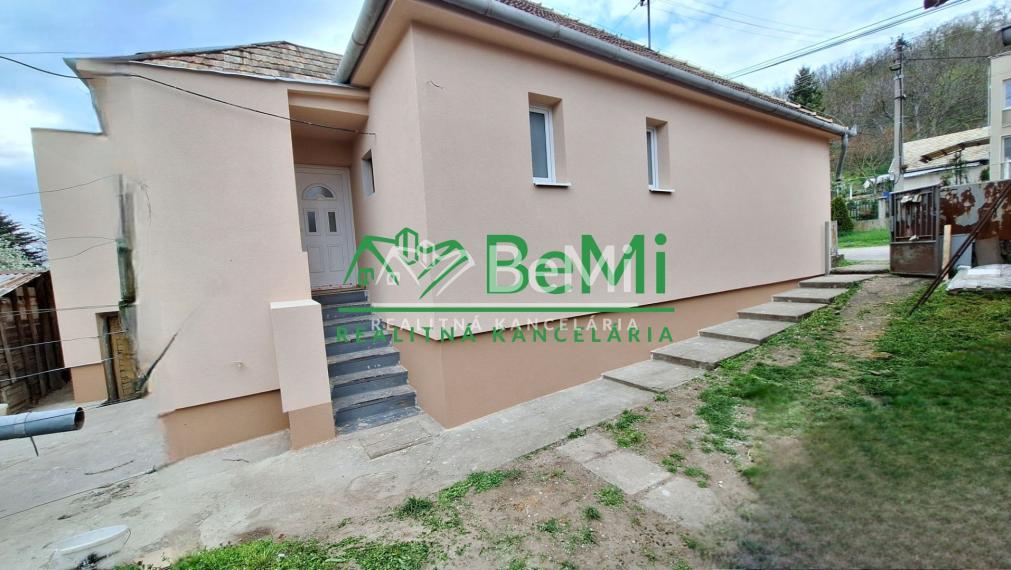 Predaj rodinného domu - Plášťovce (026-12-HEKAa)