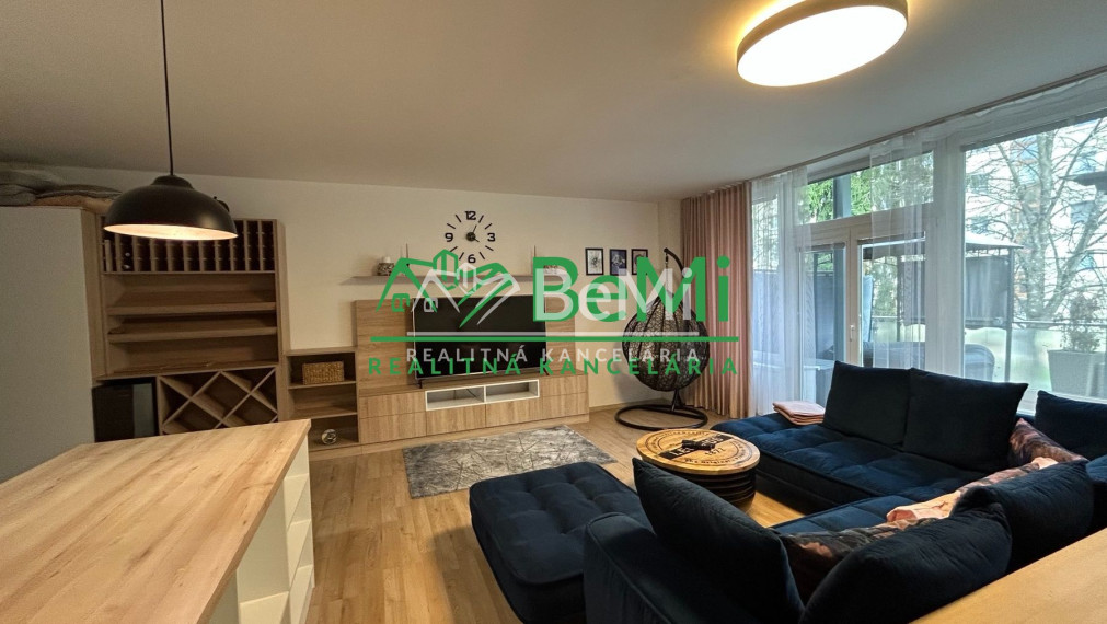 3 izbový byt, Banská Bystrica, terasa, vírivka, parkovaníe