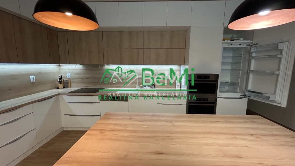 3 izbový byt, Banská Bystrica, terasa, vírivka, parkovaníe