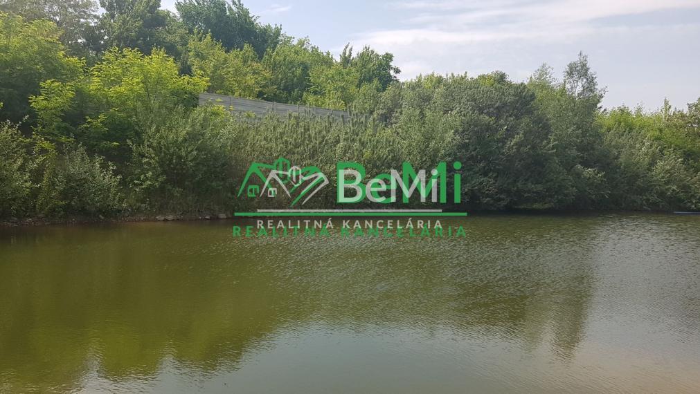 POZEMOK s jazerom...4093m2...Veľké Úľany (168-14-DARE)