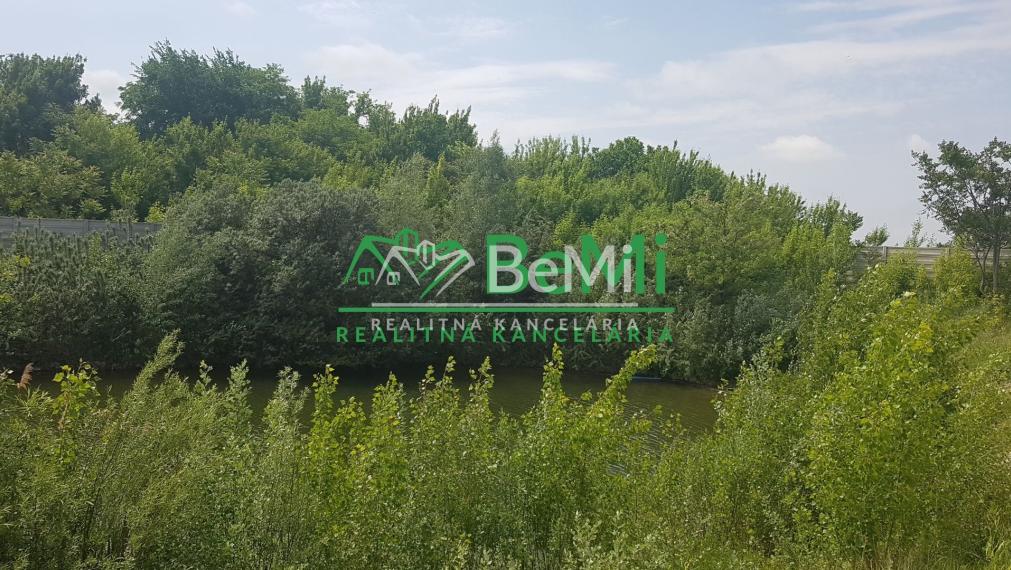 POZEMOK s jazerom...4093m2...Veľké Úľany (168-14-DARE)