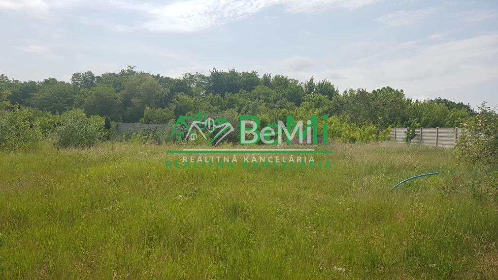 POZEMOK s jazerom...4093m2...Veľké Úľany (168-14-DARE)