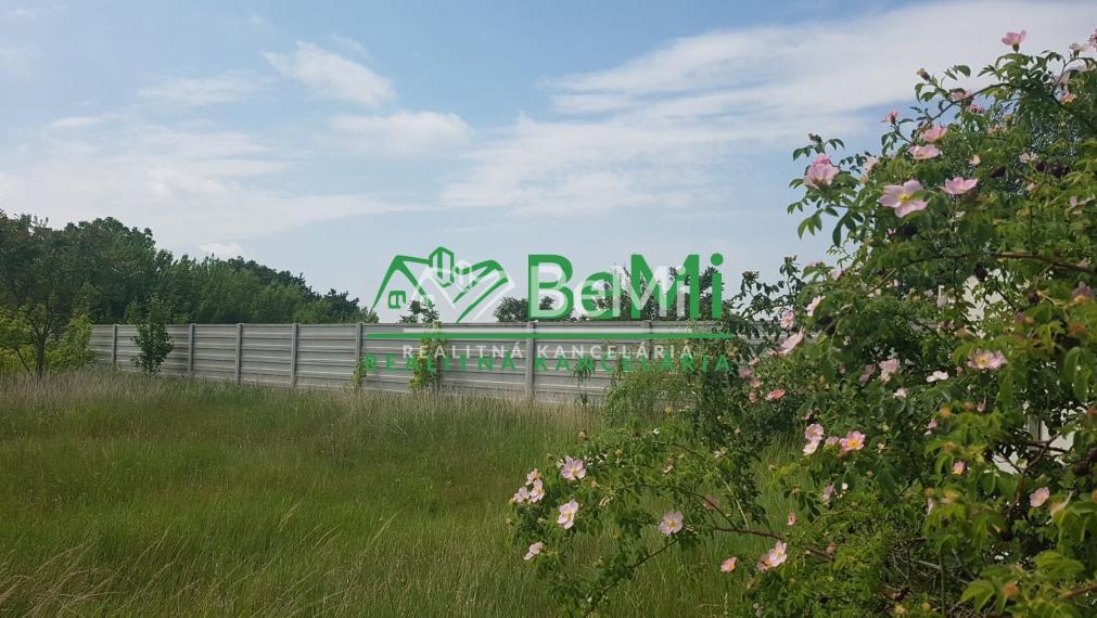 POZEMOK s jazerom...4093m2...Veľké Úľany (168-14-DARE)