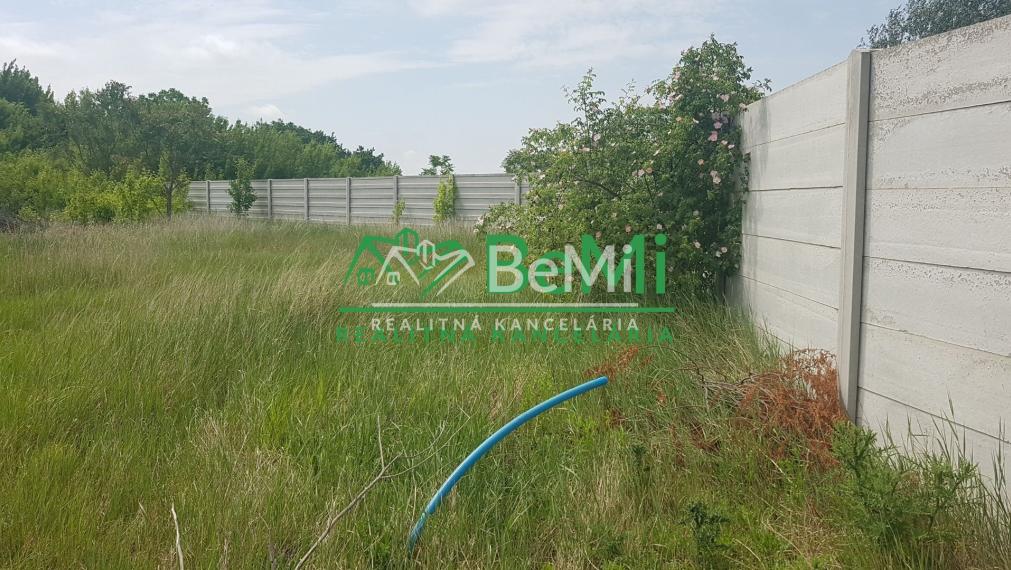 POZEMOK s jazerom...4093m2...Veľké Úľany (168-14-DARE)