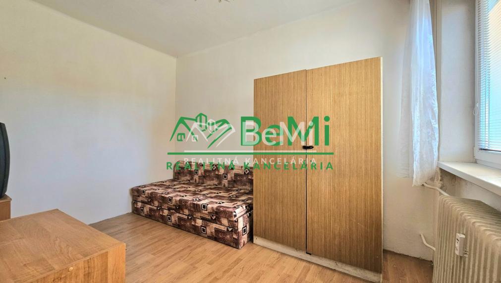 3-IZB.BYT S BALKÓNOM HNÚŠŤA-NA PREDAJ