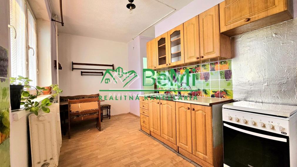 3-IZB.BYT S BALKÓNOM HNÚŠŤA-NA PREDAJ