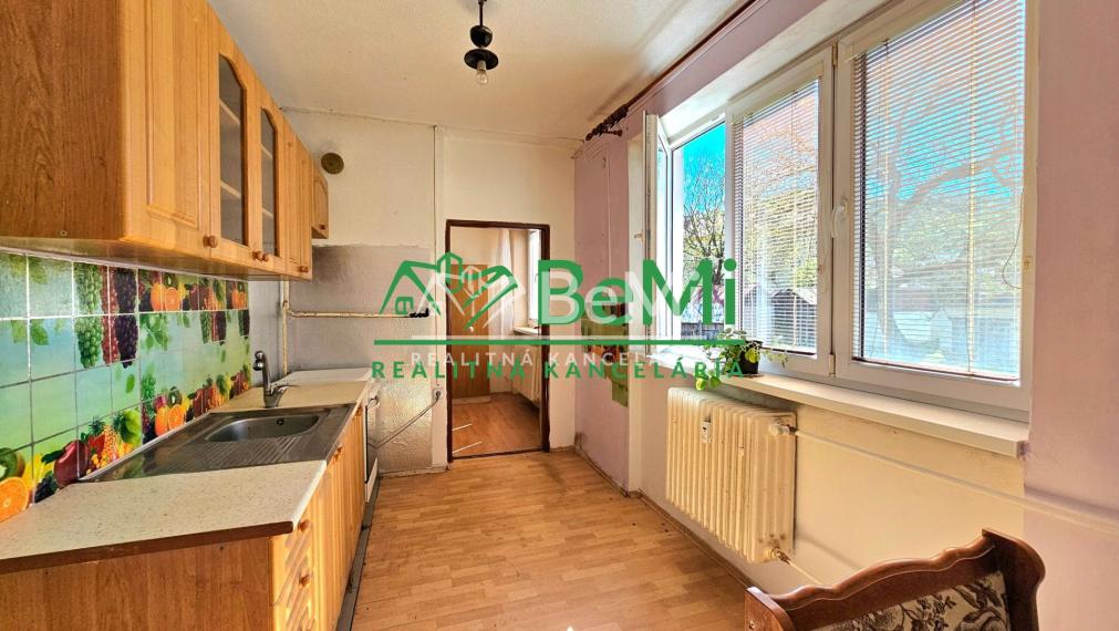 3-IZB.BYT S BALKÓNOM HNÚŠŤA-NA PREDAJ