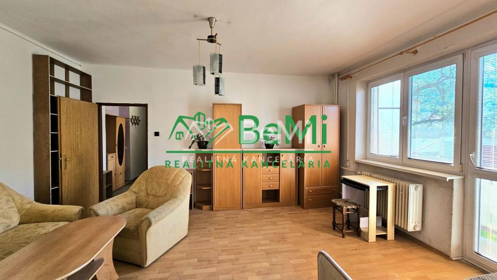 3-IZB.BYT S BALKÓNOM HNÚŠŤA-NA PREDAJ