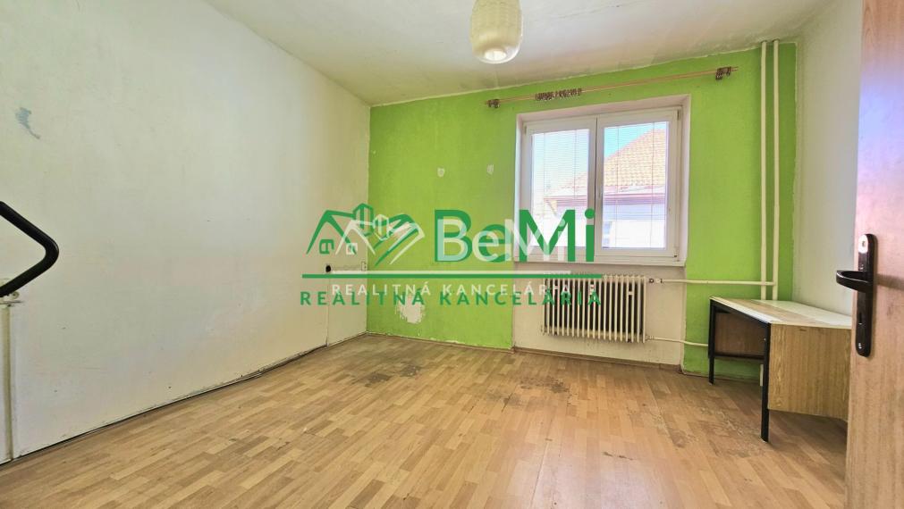 3-IZB.BYT S BALKÓNOM HNÚŠŤA-NA PREDAJ