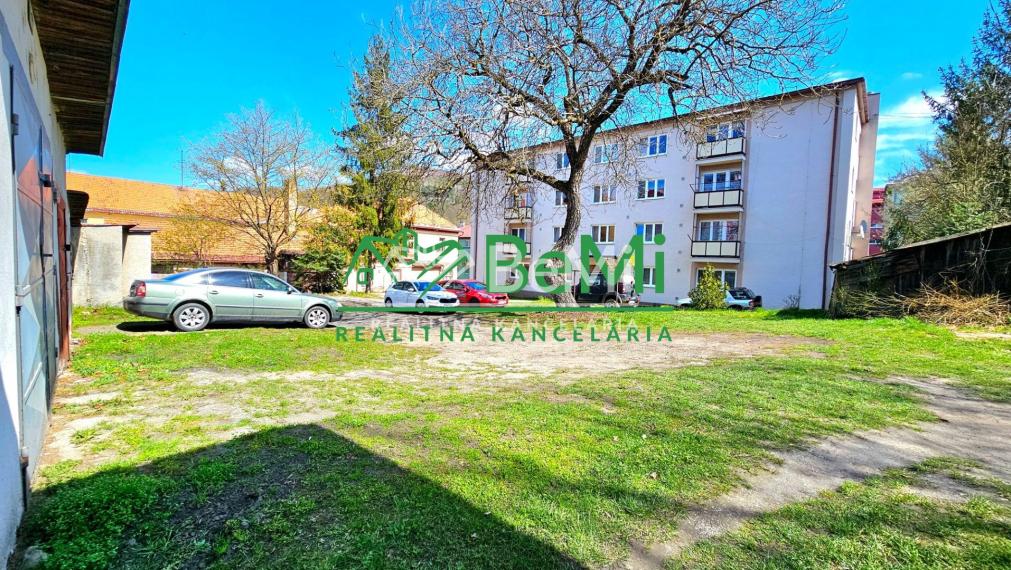 3-IZB.BYT S BALKÓNOM HNÚŠŤA-NA PREDAJ