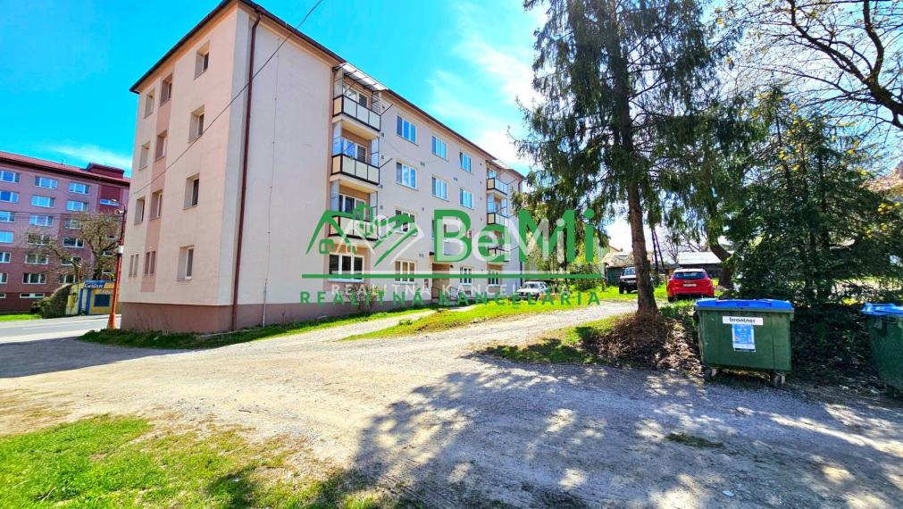 3-IZB.BYT S BALKÓNOM HNÚŠŤA-NA PREDAJ