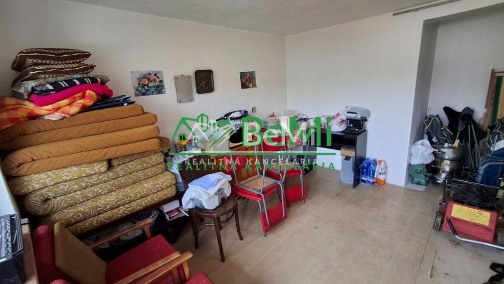 Predaj, záhrada s chatkou - Levice (001-14-LUDUa)