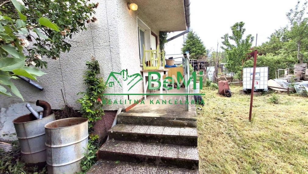 Predaj, záhrada s chatkou - Levice (001-14-LUDUa)