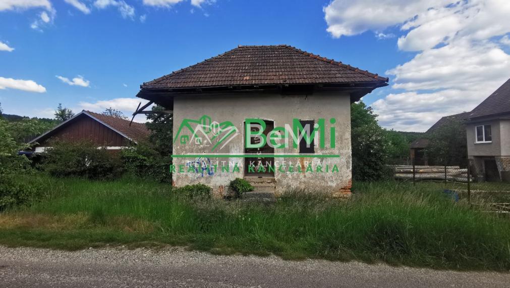Predaj pozemku s hospodárskou budovou v obci Pravenec (025-14-ZUPIa)