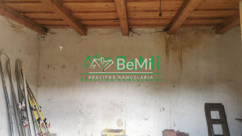 Predaj pozemku s hospodárskou budovou v obci Pravenec (025-14-ZUPIa)