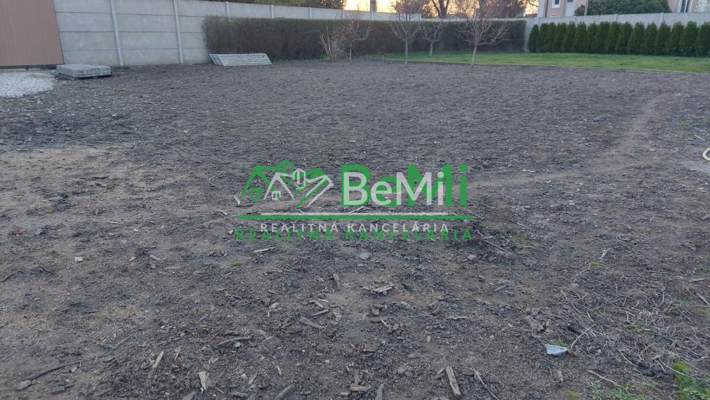 Predaj stavebný pozemok Vinodol pri Nitre (169-14-ERFa)