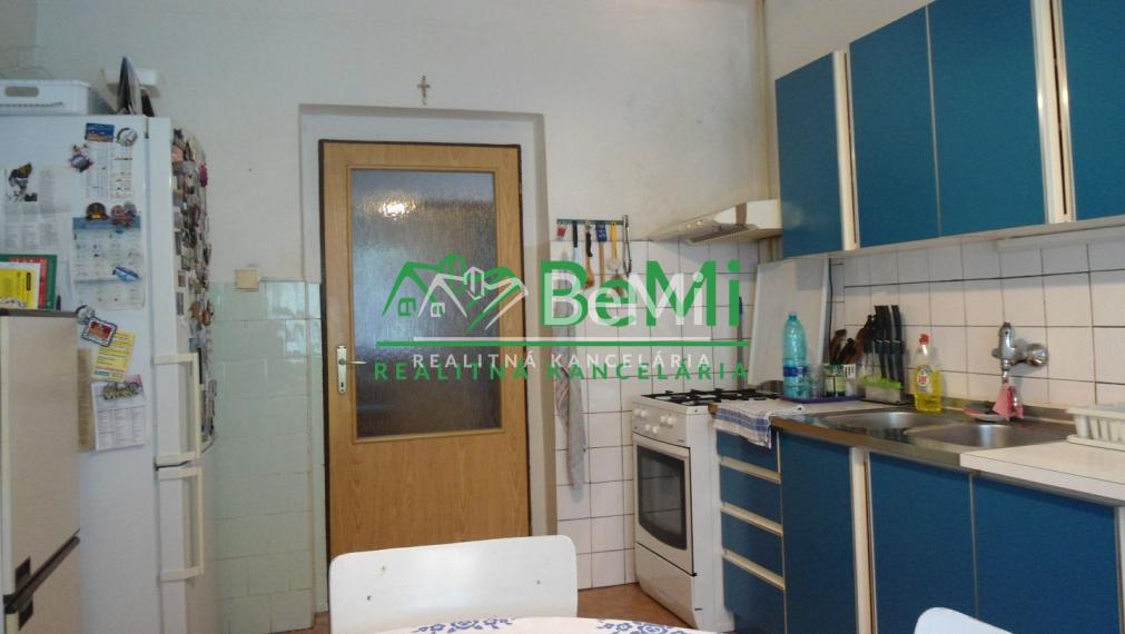 NR - Ivanka pri Nitre, dvojgeneračný, 6 izieb