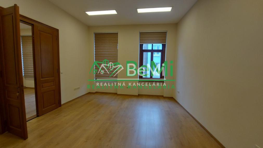 Prenájom 4 kancelárie Nitra, Štefánikova tr. (218-26-JUF)