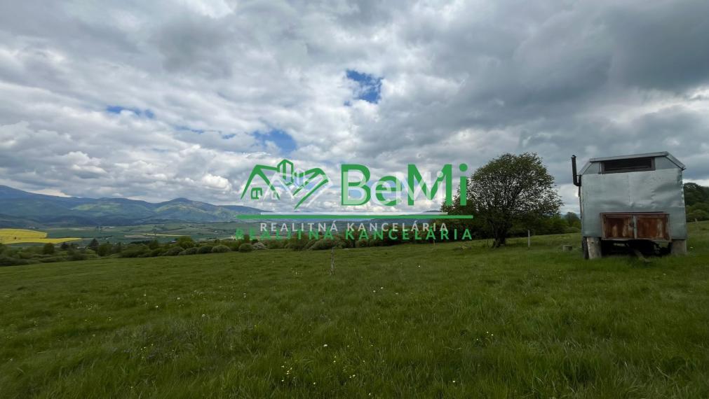 Pozemky Brezno-Podkoreňová s perspektívou a krásnym výhľadom