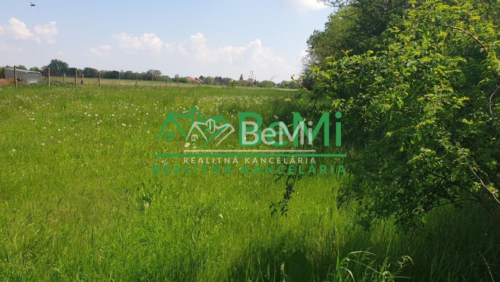 POZEMOK pre váš dom...KOŠÚTY...1885m2 (167-14-DAR)