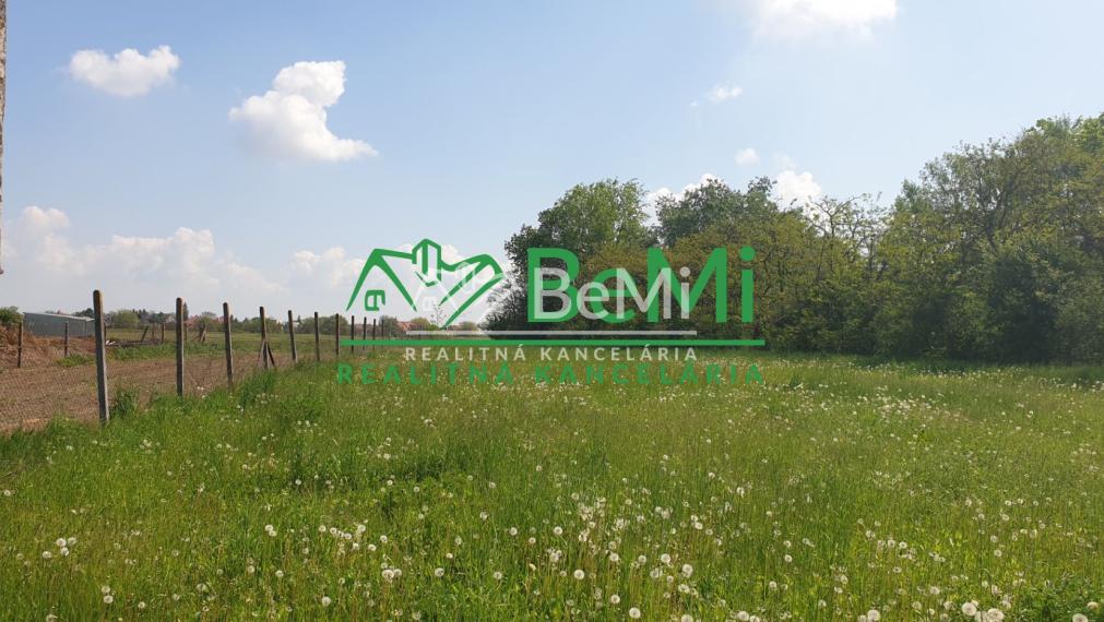 POZEMOK pre váš dom...KOŠÚTY...1885m2 (167-14-DAR)