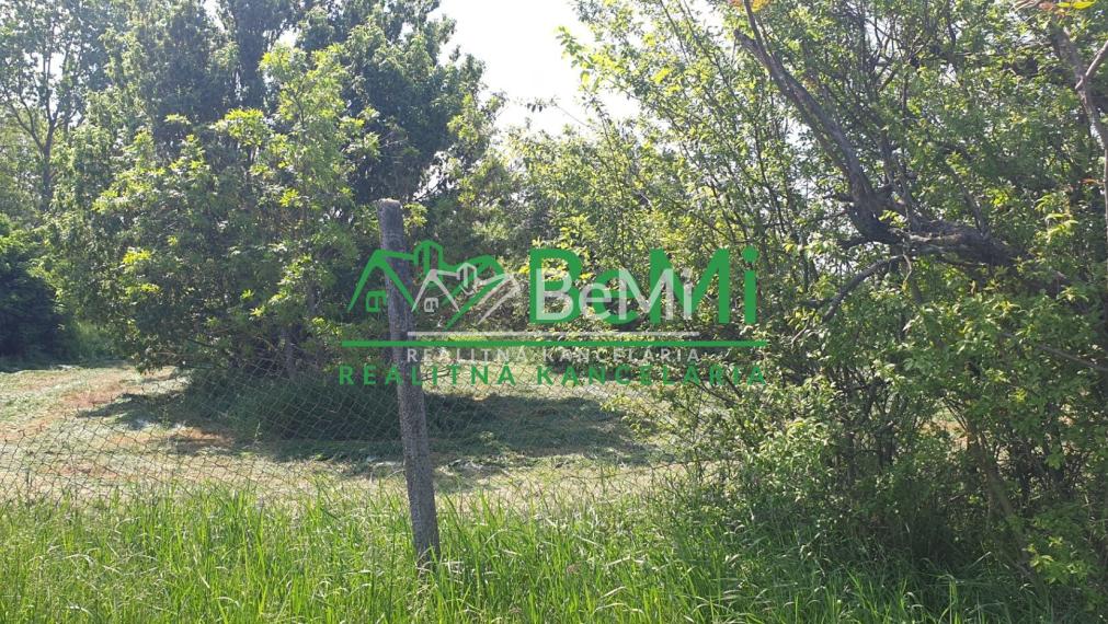 POZEMOK pre váš dom...KOŠÚTY...1885m2 (167-14-DAR)