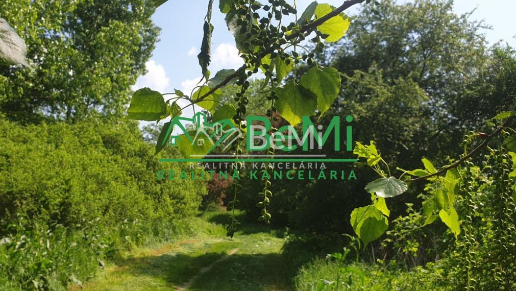 POZEMOK pre váš dom...KOŠÚTY...1885m2 (167-14-DAR)