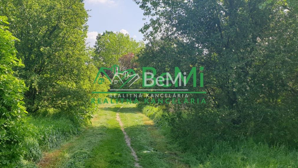 POZEMOK pre váš dom...KOŠÚTY...1885m2 (167-14-DAR)