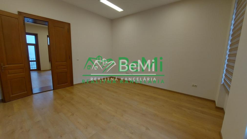 Prenájom 4 kancelárie Nitra, Štefánikova tr. (218-26-JUF)