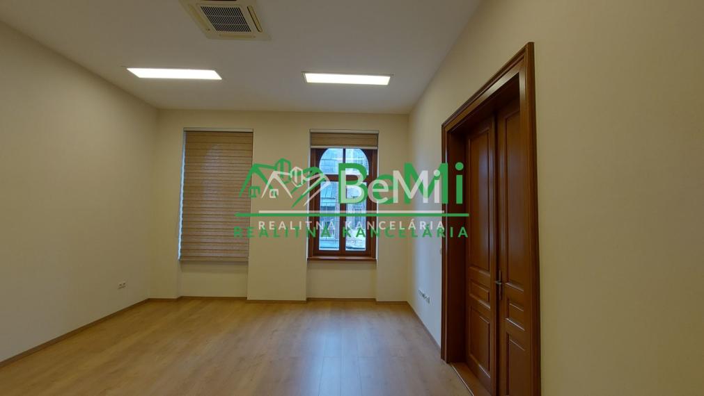 Prenájom 4 kancelárie Nitra, Štefánikova tr. (218-26-JUF)