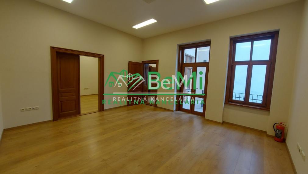 Prenájom 4 kancelárie Nitra, Štefánikova tr. (218-26-JUF)