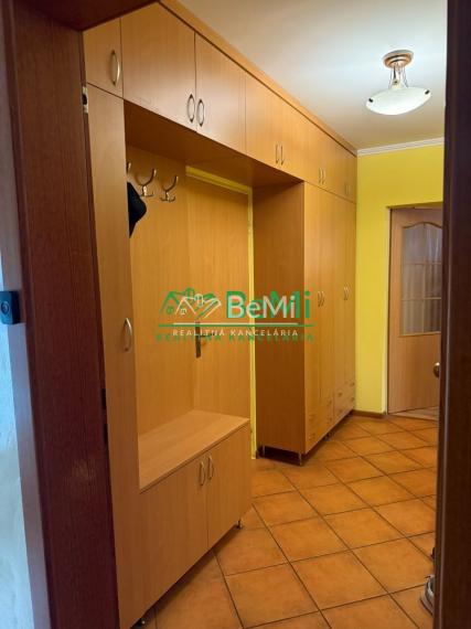 Predaný 3 izbovy byt s logiou na Komenského ulici na predaj