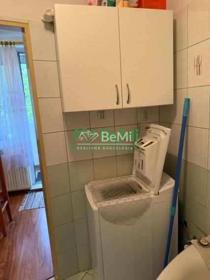 Predaný 3 izbovy byt s logiou na Komenského ulici na predaj