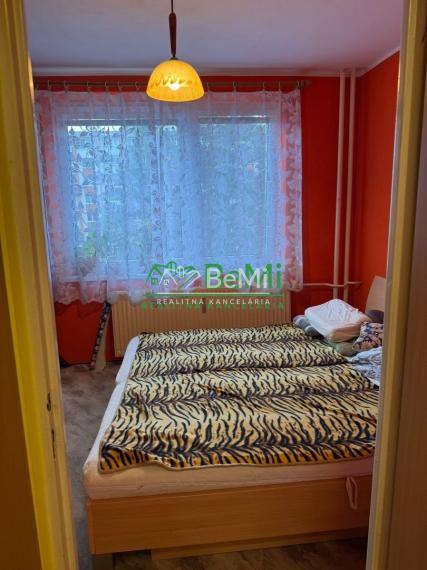 Predaný 3 izbovy byt s logiou na Komenského ulici na predaj