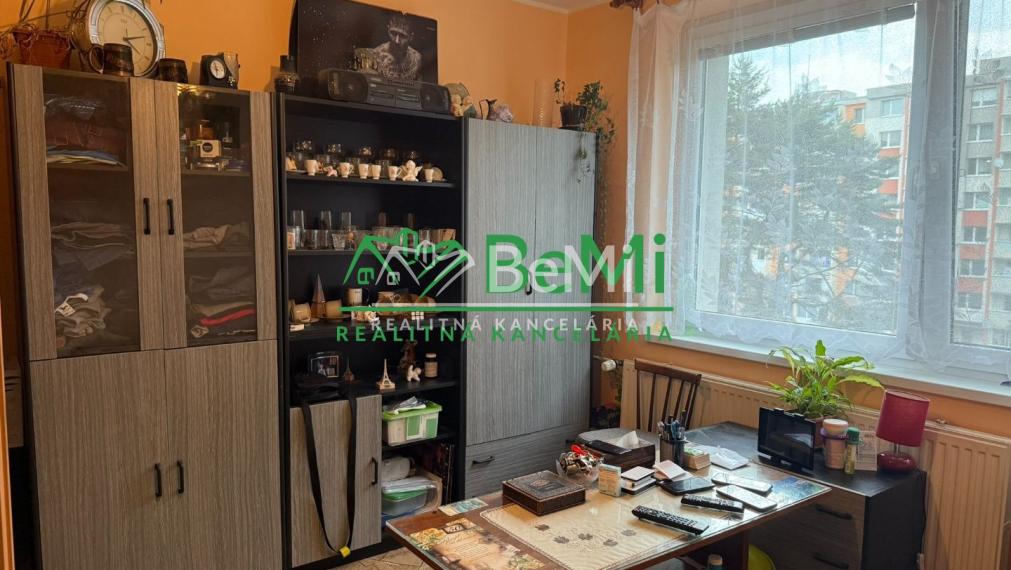 Predaný 3 izbovy byt s logiou na Komenského ulici na predaj